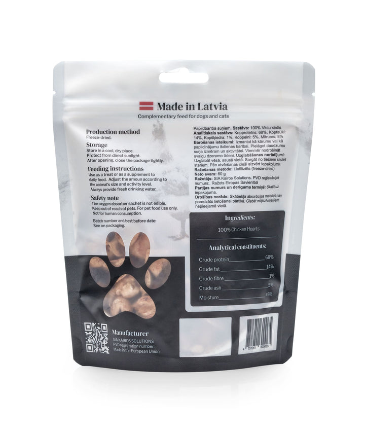 Freeze-dried chicken hearts - a complementary feed for dogs and cats. Raw tongue shown transforming into crispy dried slices. Grain-free, handmade, 100% natural, no preservatives, freeze-dried.